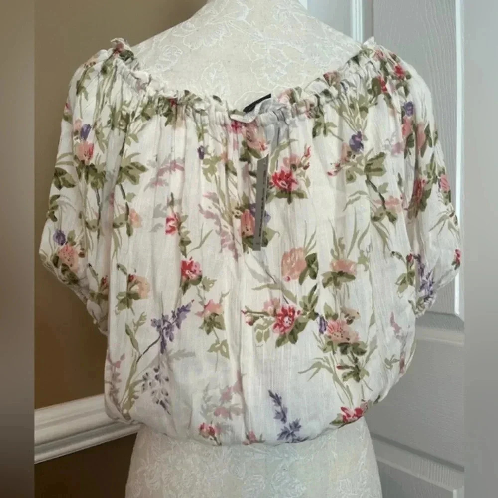 Angie Floral Buckle Top Brand New with Tags Size Small - Picture 4 of 8